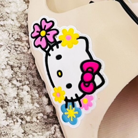 Hello Kitty Sandals - Picture 2 of 3